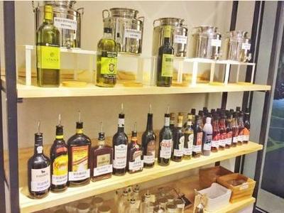 一對(duì)情侶開的「無(wú)包裝食材店」:想買多少分量就買多少